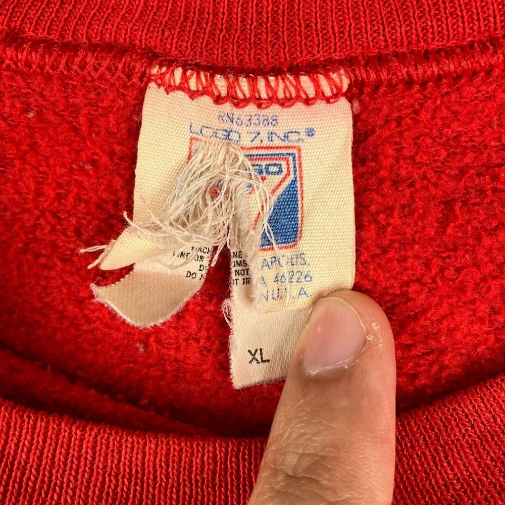 Logo 7 Sweatshirt Mens XL Red Don't Worry Be Happy‎ Vintage Graphic Crewneck